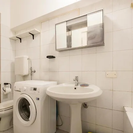 Via Piero Della Francesca 38